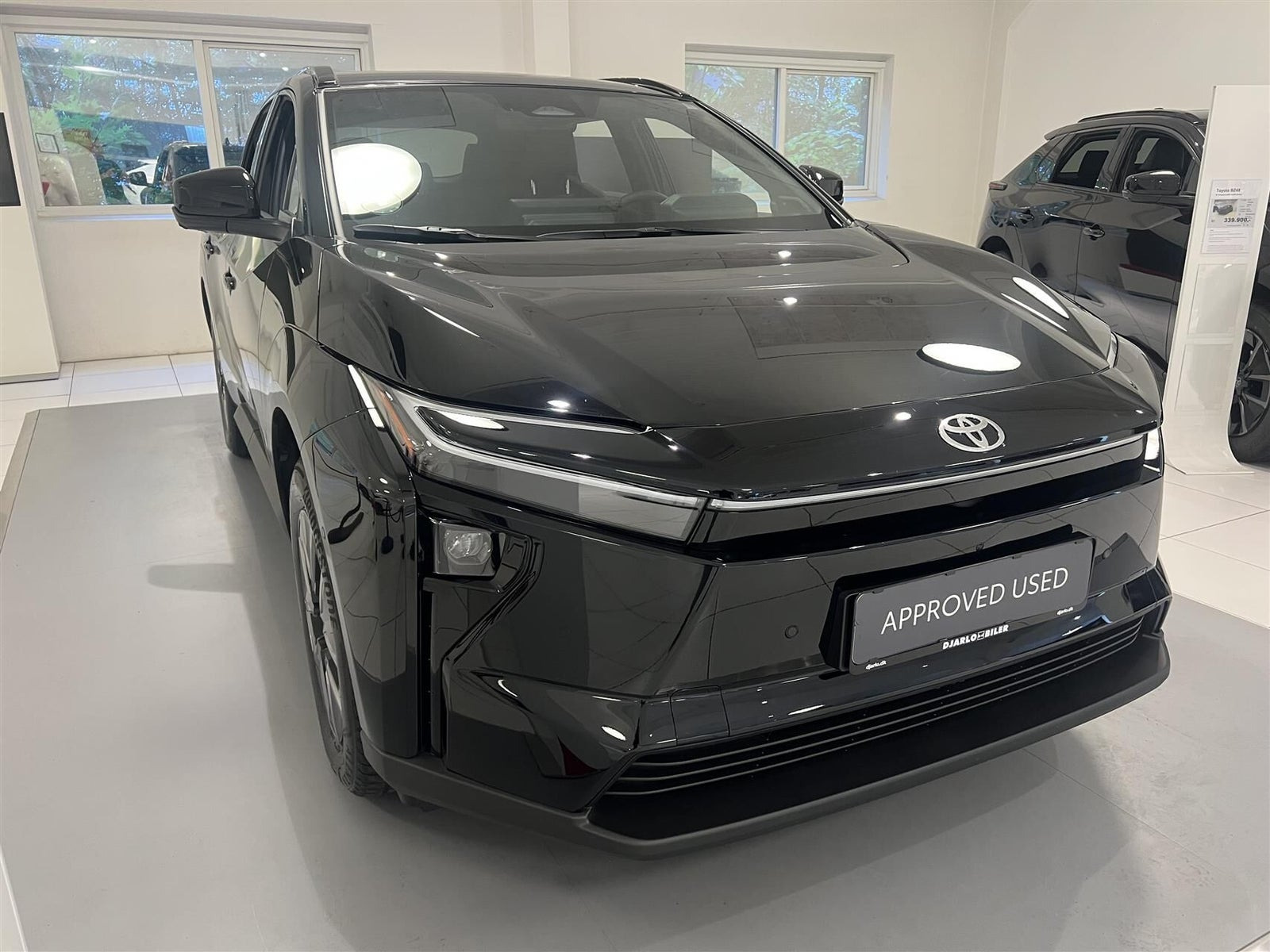 Sort Toyota BZ4X fra 2025