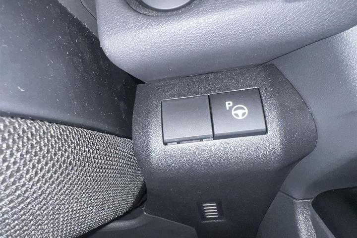 Sort Toyota BZ4X fra 2025