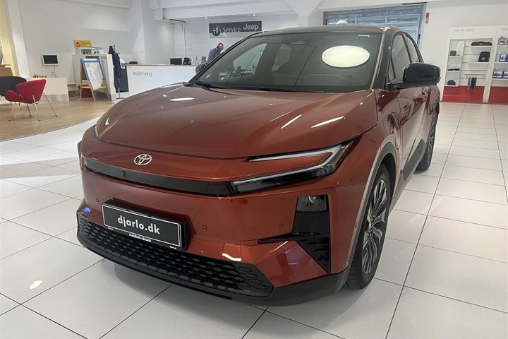 Rød Toyota C-HR+ fra 2025