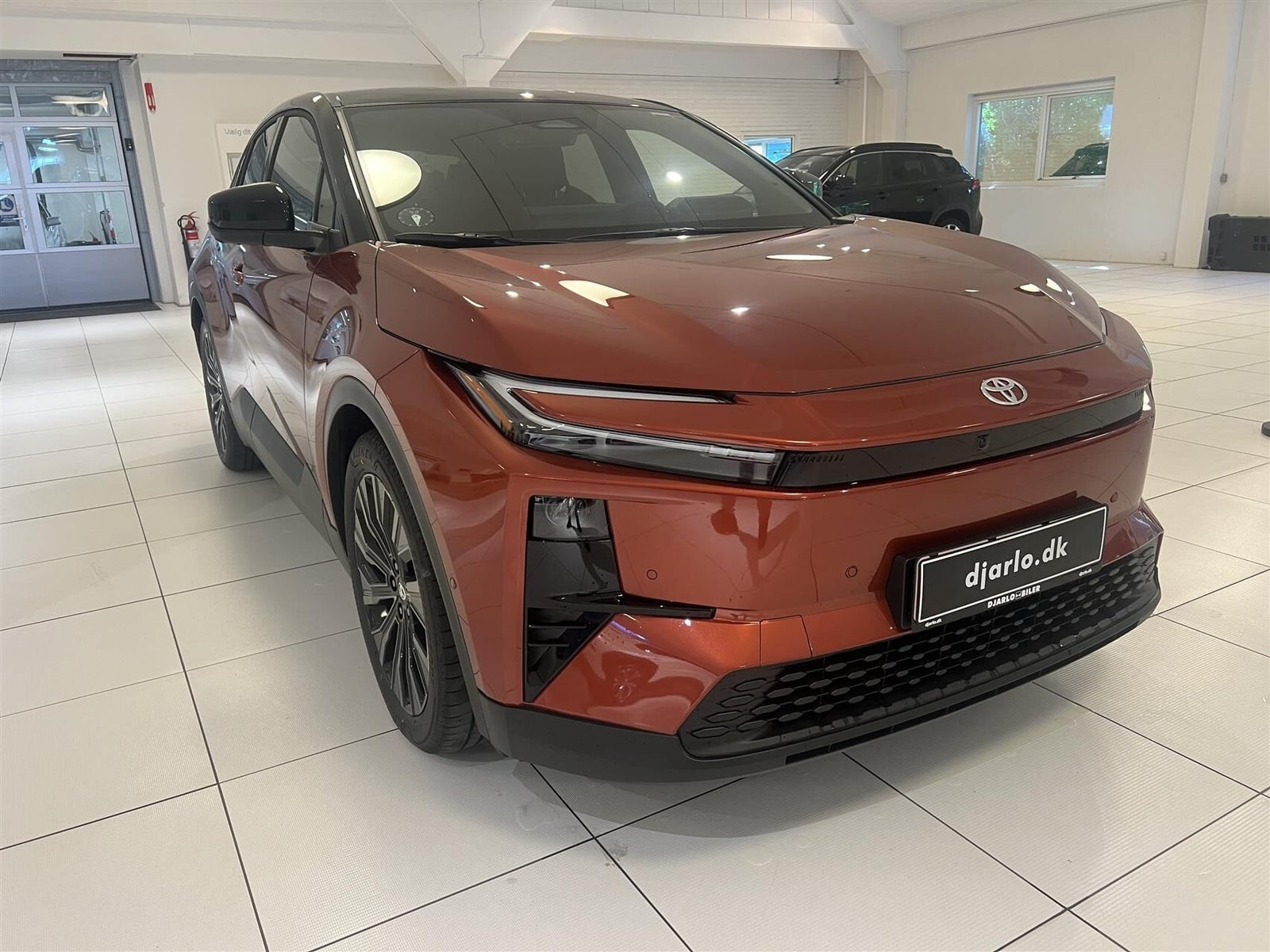 Rød Toyota C-HR+ fra 2025