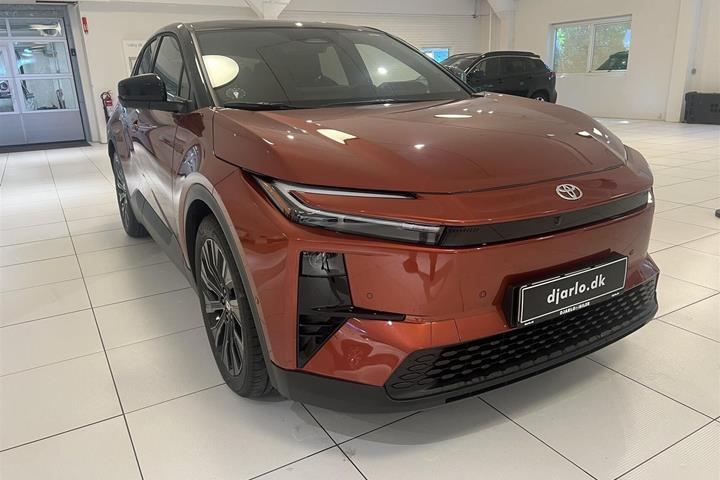 Rød Toyota C-HR+ fra 2025