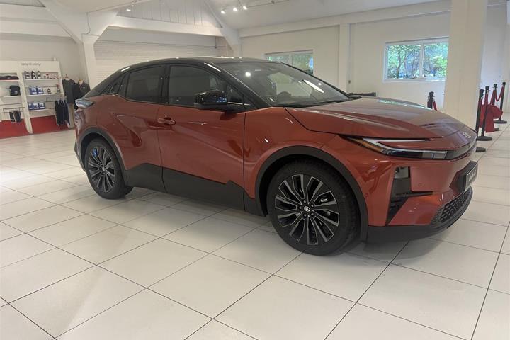 Rød Toyota C-HR+ fra 2025