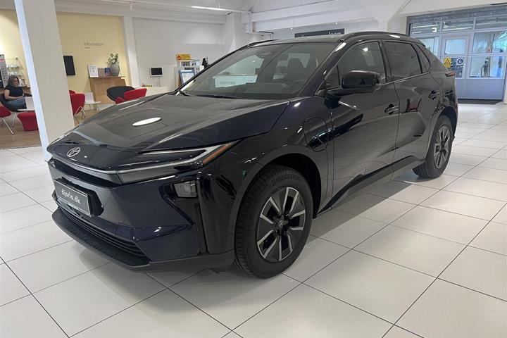 Blå Toyota BZ4X fra 2026