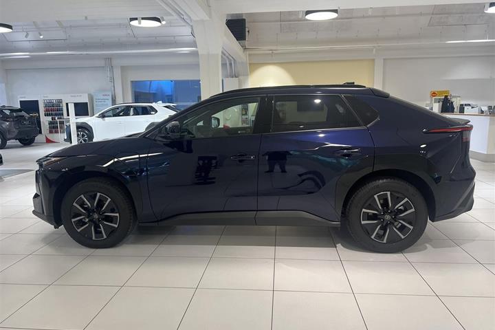 Blå Toyota BZ4X fra 2026