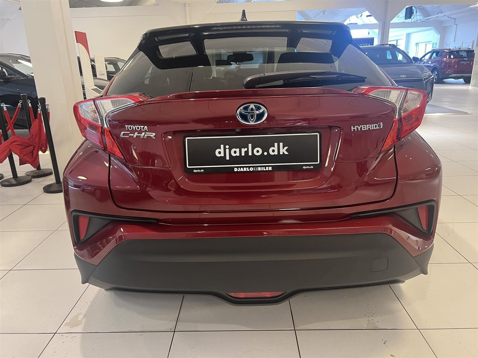 Rød Toyota C-HR fra 2017