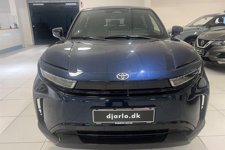 Blå Toyota Urban Cruiser fra 2025