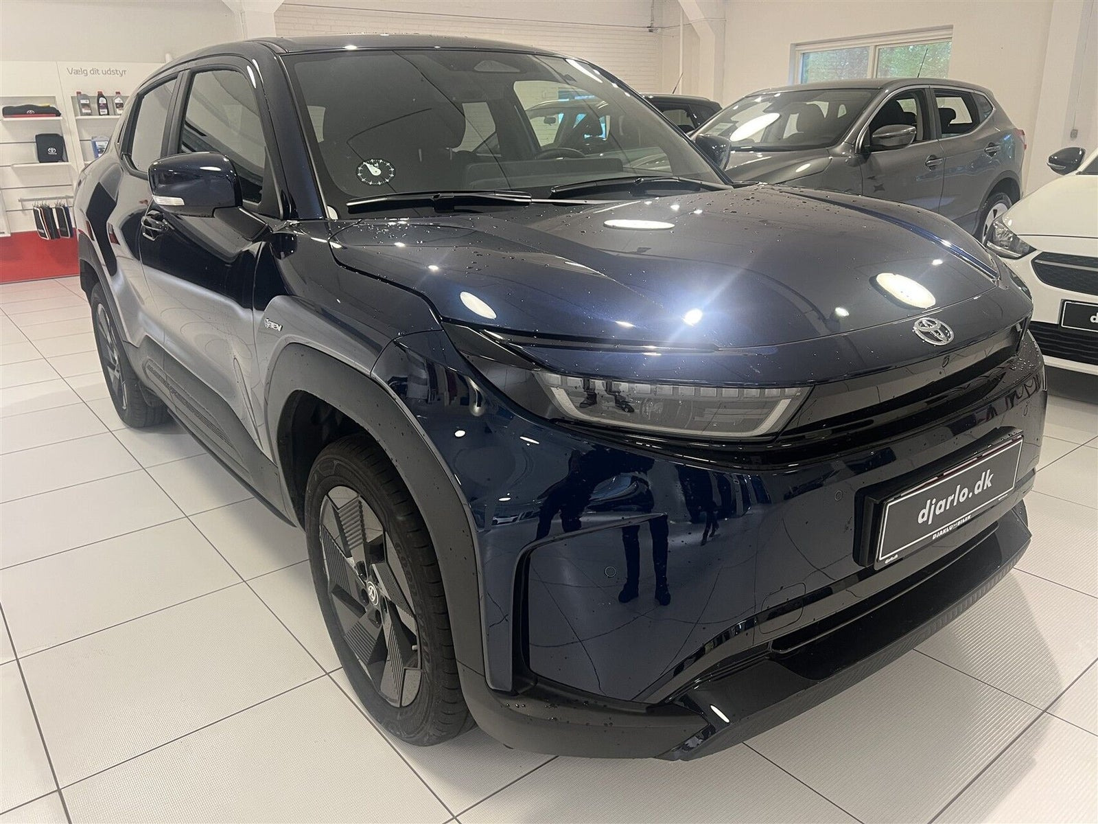Blå Toyota Urban Cruiser fra 2025