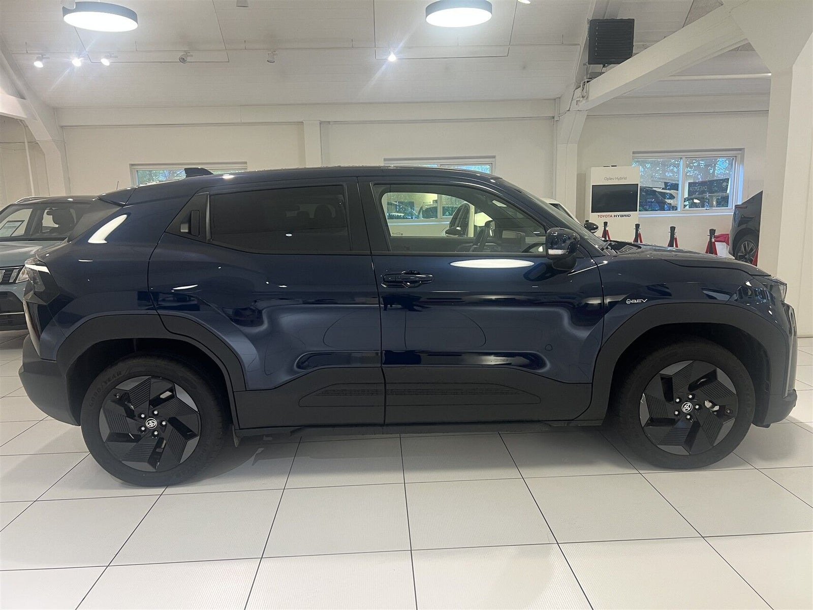 Blå Toyota Urban Cruiser fra 2025