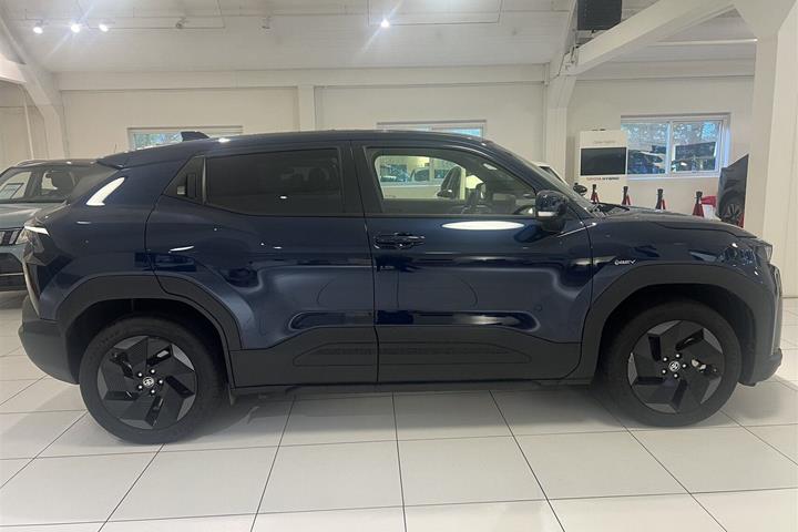 Blå Toyota Urban Cruiser fra 2025