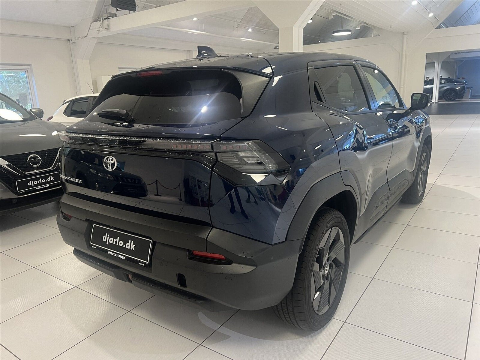 Blå Toyota Urban Cruiser fra 2025