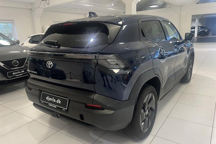 Blå Toyota Urban Cruiser fra 2025