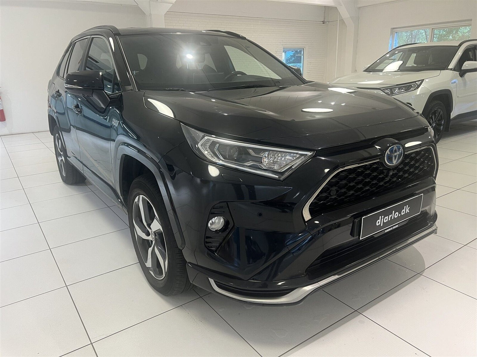 Sort Toyota RAV4 fra 2021