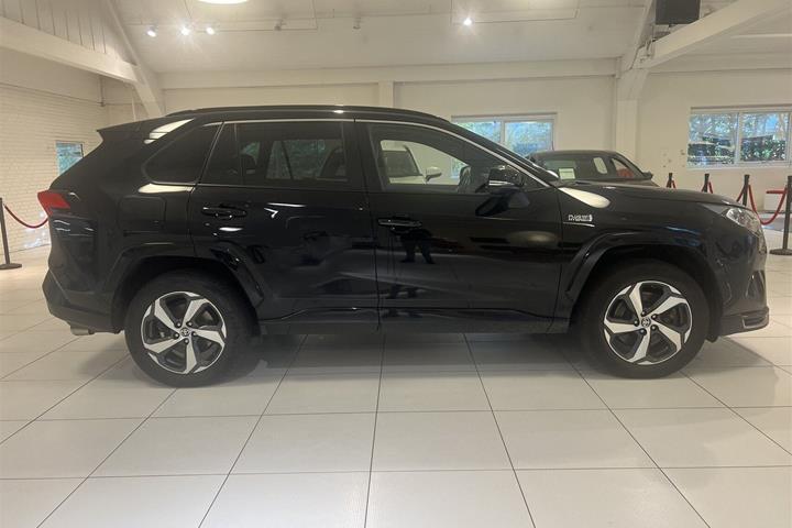Sort Toyota RAV4 fra 2021