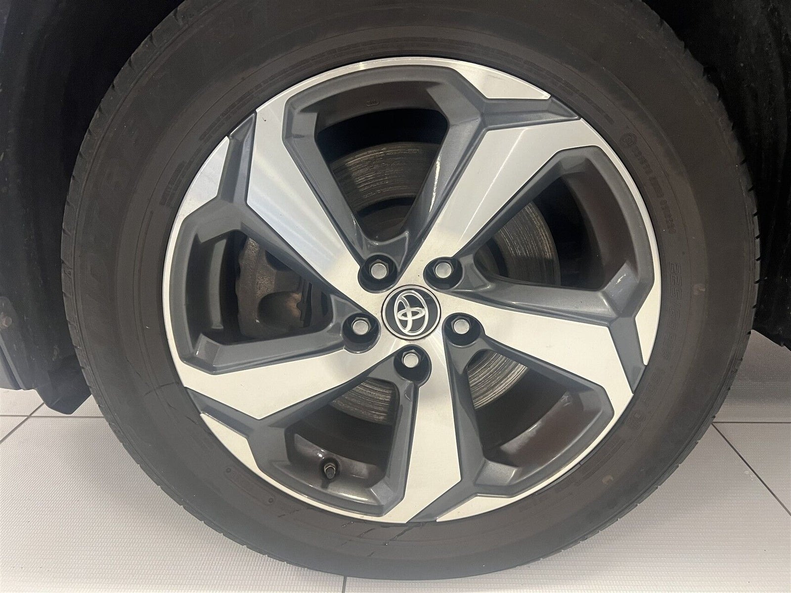Sort Toyota RAV4 fra 2021