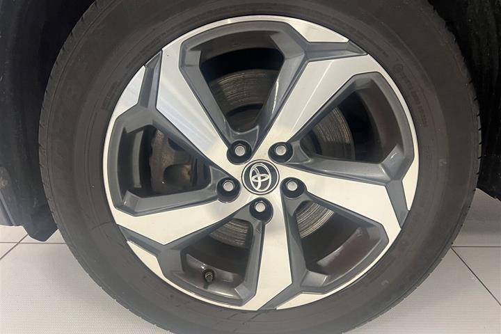 Sort Toyota RAV4 fra 2021