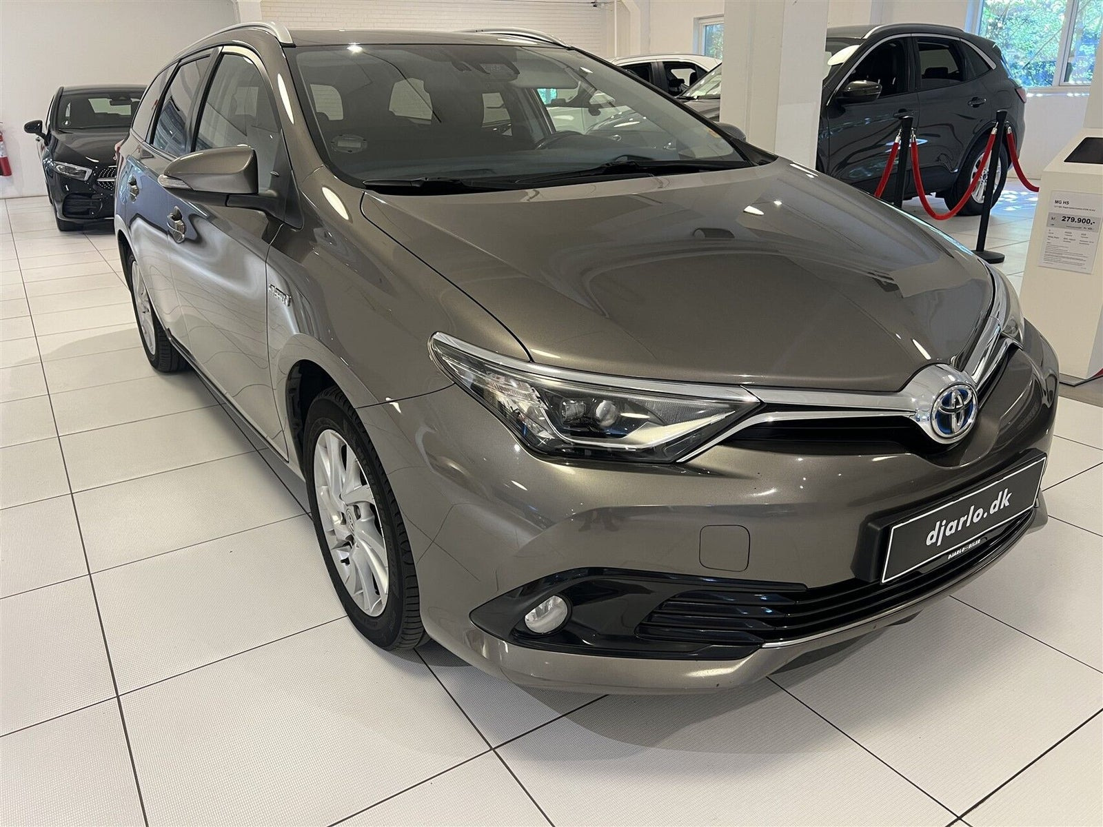 Beige Toyota Auris fra 2017