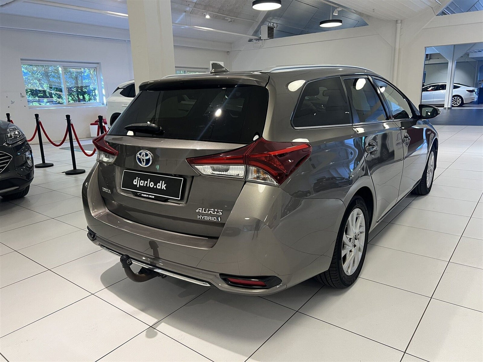 Beige Toyota Auris fra 2017