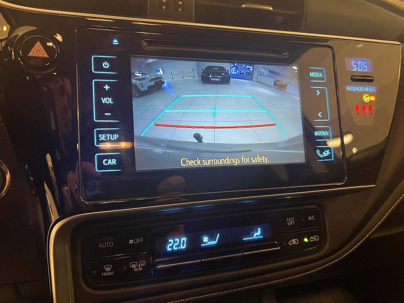 Beige Toyota Auris fra 2017