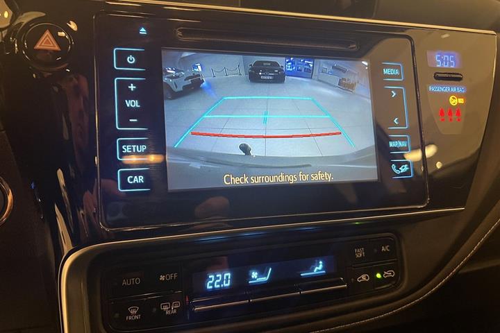 Beige Toyota Auris fra 2017