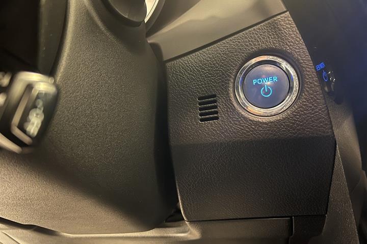 Beige Toyota Auris fra 2017