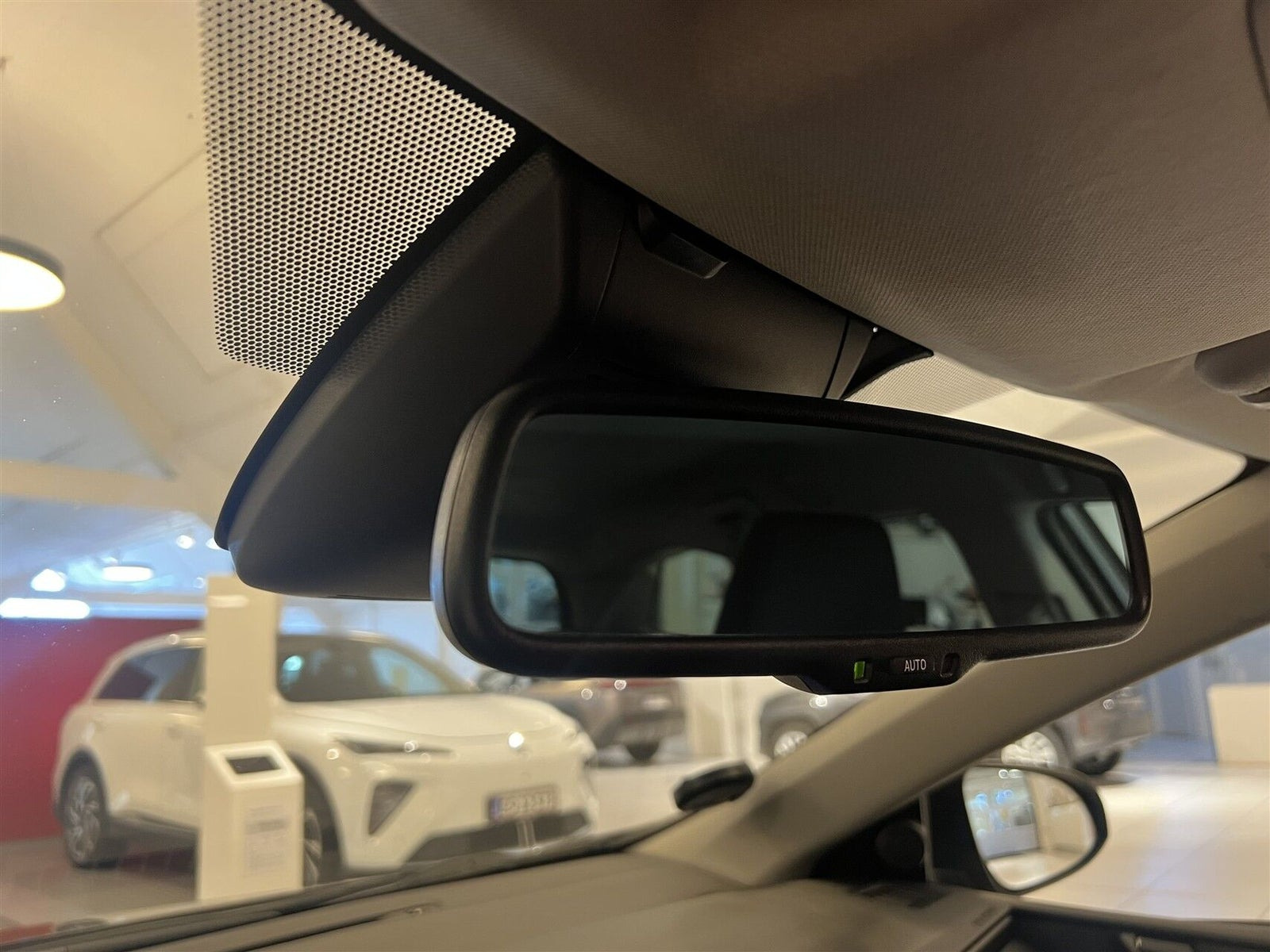 Beige Toyota Auris fra 2017