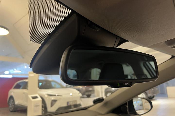 Beige Toyota Auris fra 2017