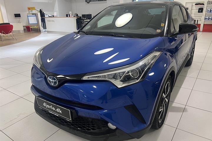 Blå Toyota C-HR fra 2017