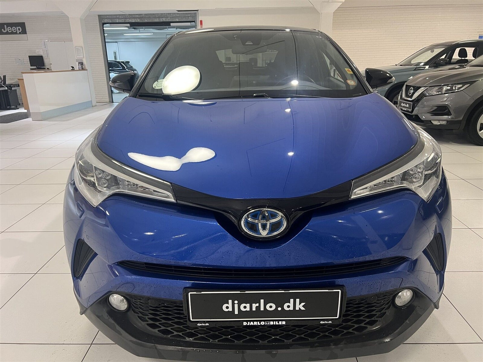 Blå Toyota C-HR fra 2017