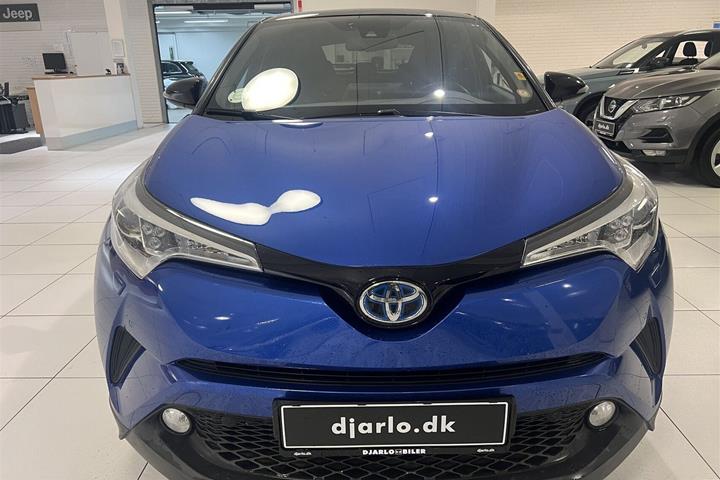 Blå Toyota C-HR fra 2017