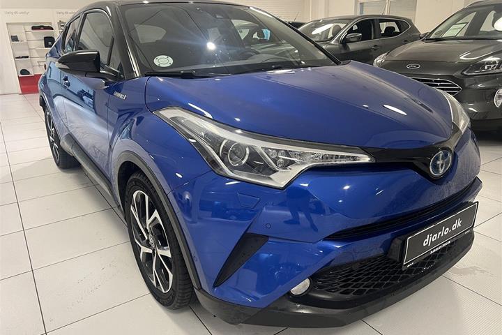 Blå Toyota C-HR fra 2017