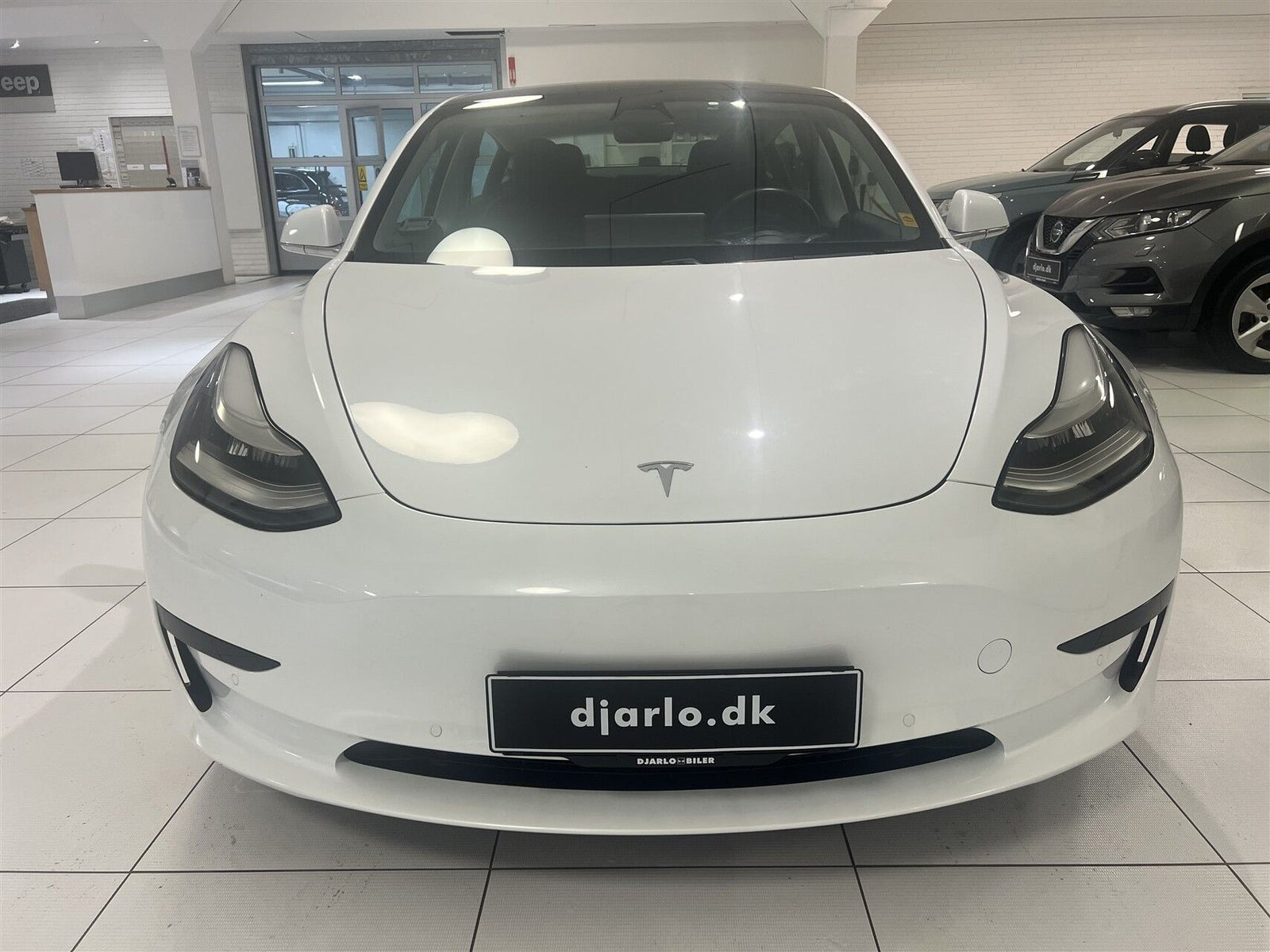 Hvid Tesla Model 3 fra 2020