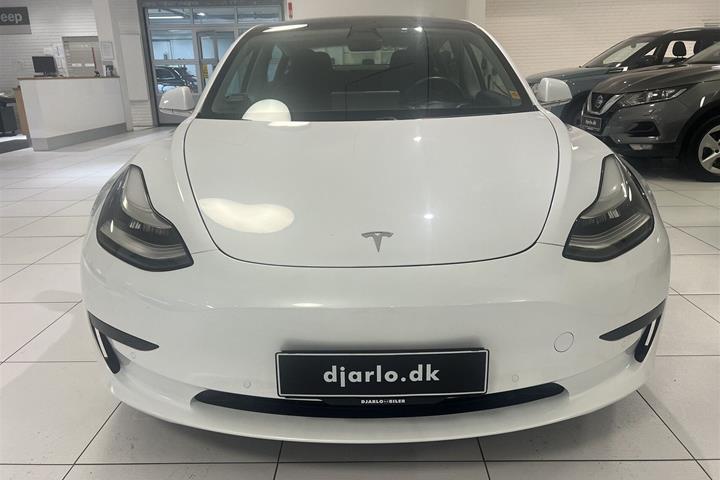 Hvid Tesla Model 3 fra 2020