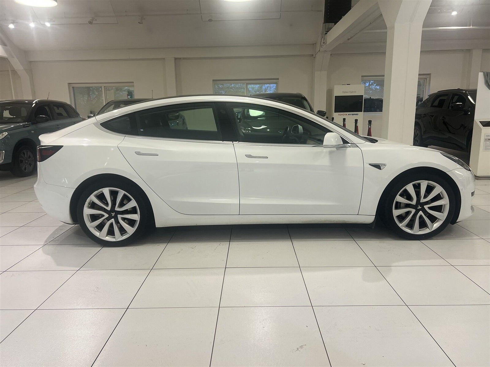 Hvid Tesla Model 3 fra 2020