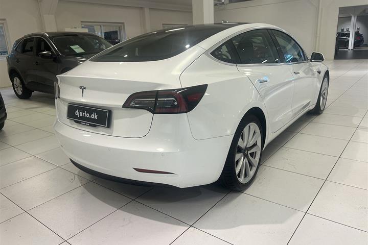 Hvid Tesla Model 3 fra 2020