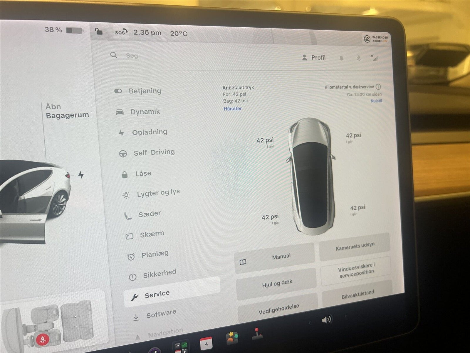 Hvid Tesla Model 3 fra 2020