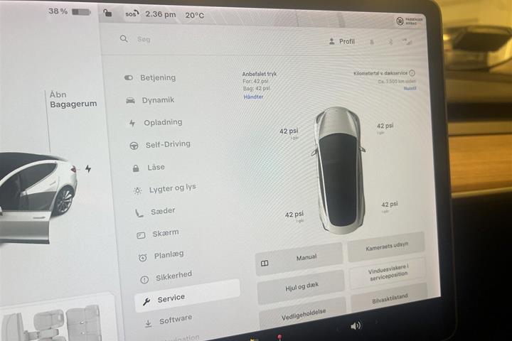 Hvid Tesla Model 3 fra 2020