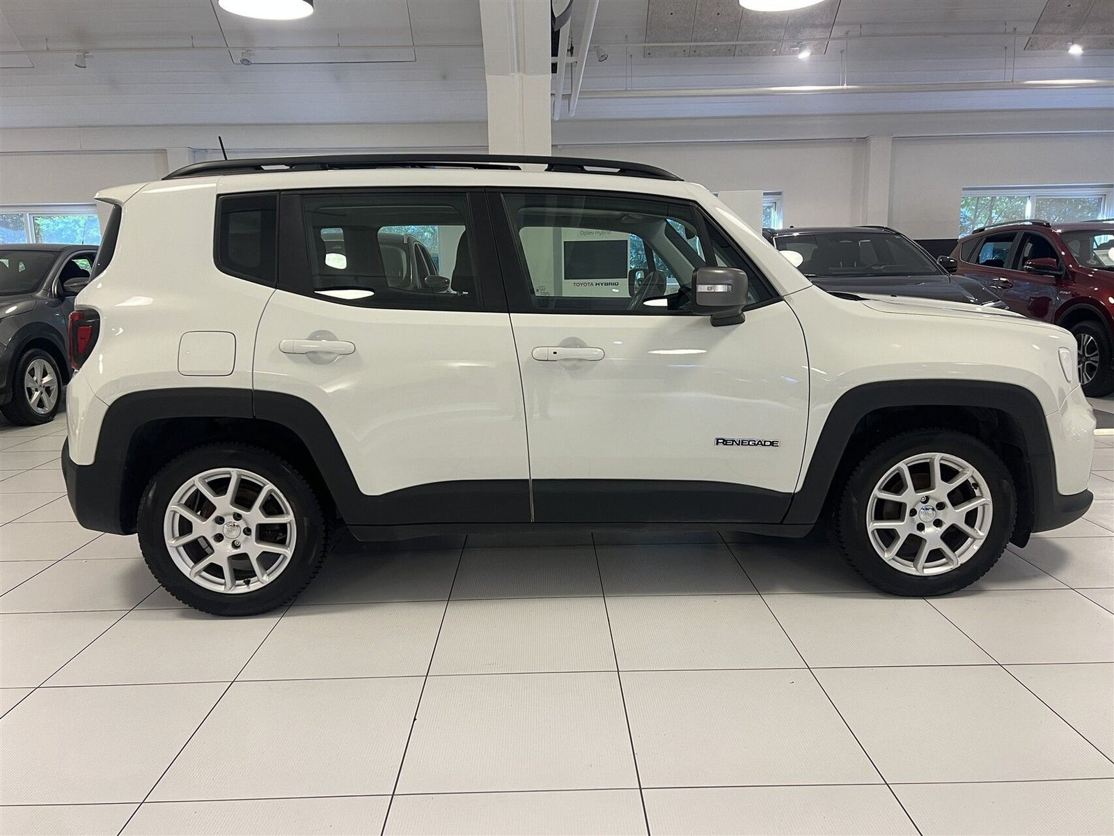 Hvid Jeep Renegade fra 2019
