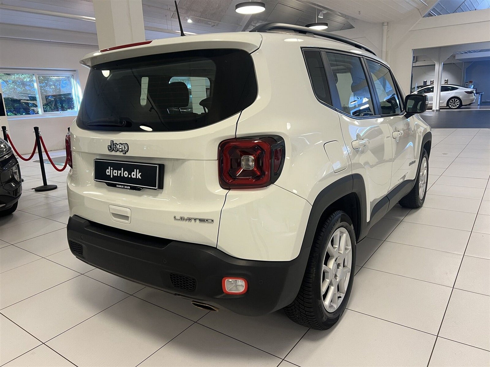 Hvid Jeep Renegade fra 2019