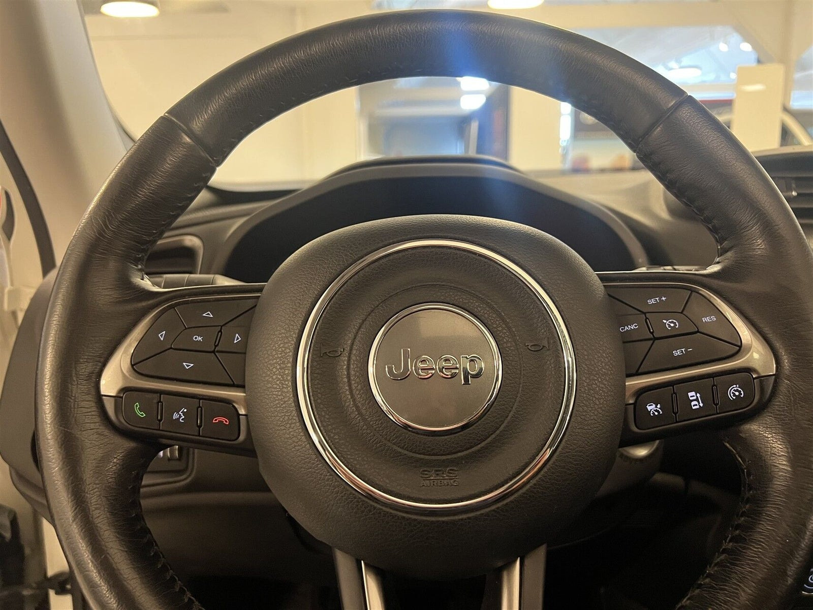 Hvid Jeep Renegade fra 2019
