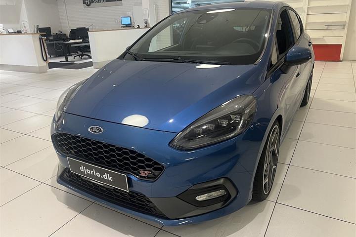 Blå Ford Fiesta fra 2018