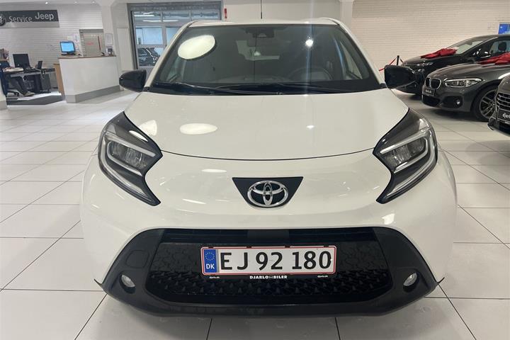 Hvid Toyota Aygo X fra 2025