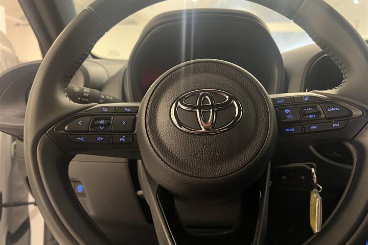 Hvid Toyota Aygo X fra 2025