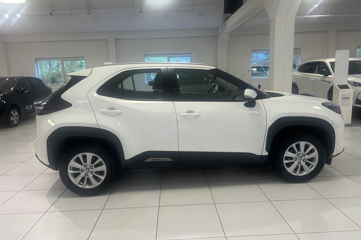Hvid Toyota Yaris Cross fra 2022