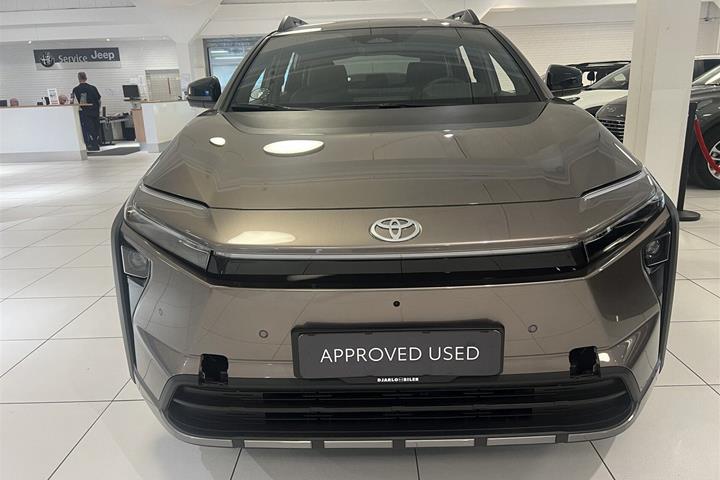 Brun Toyota bZ4X Touring fra 2026