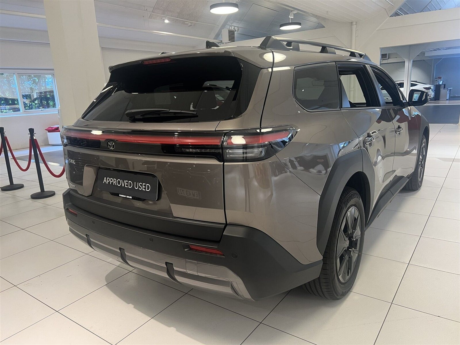 Brun Toyota bZ4X Touring fra 2026