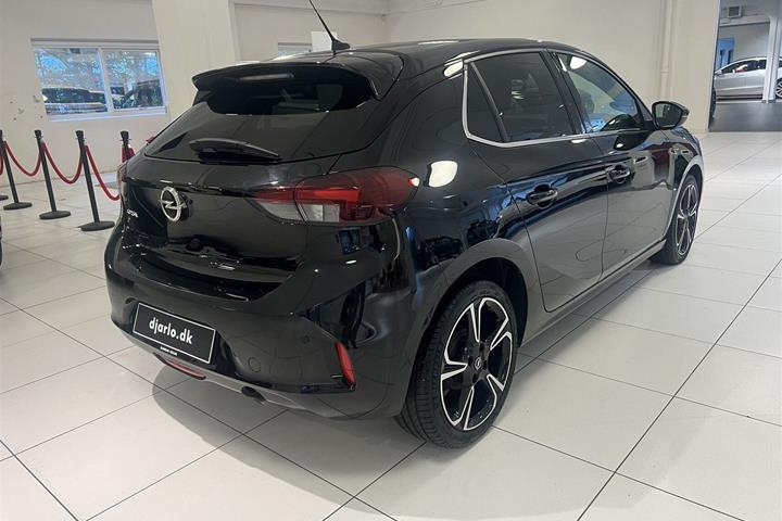 Sort Opel Corsa fra 2023