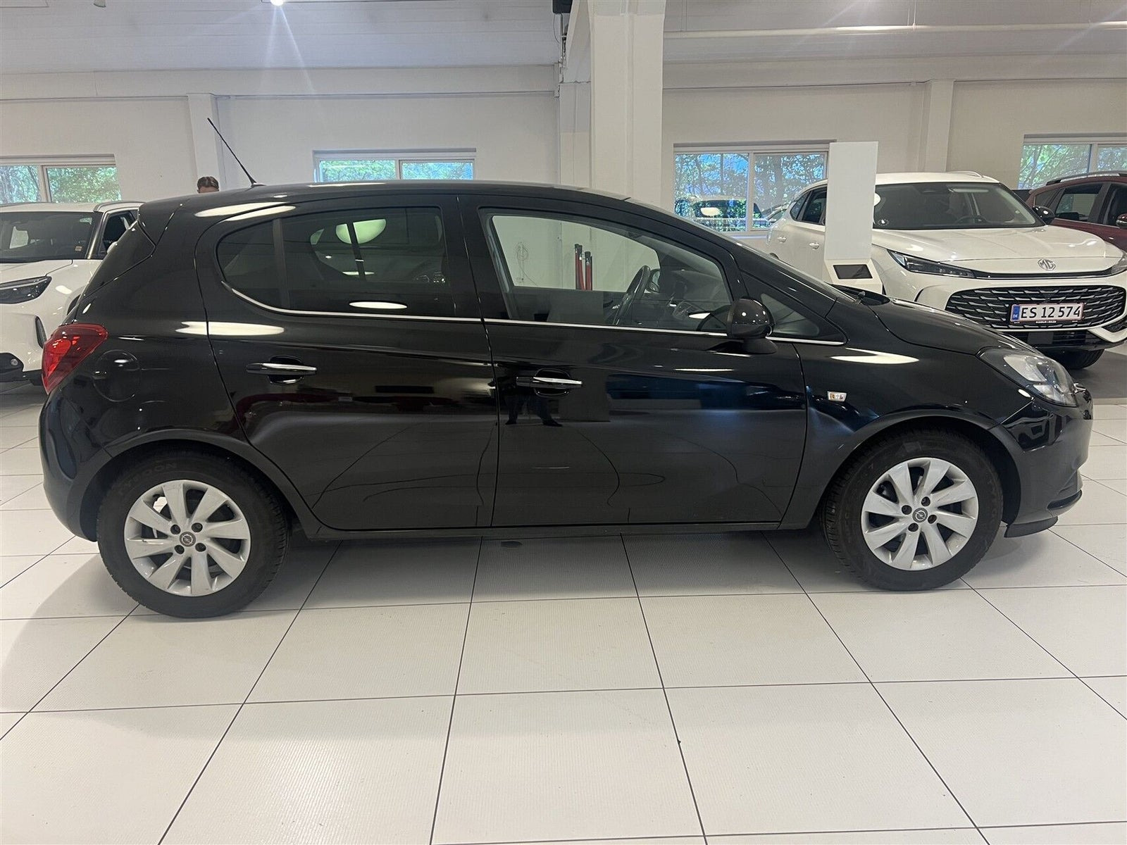 Sort Opel Corsa fra 2018