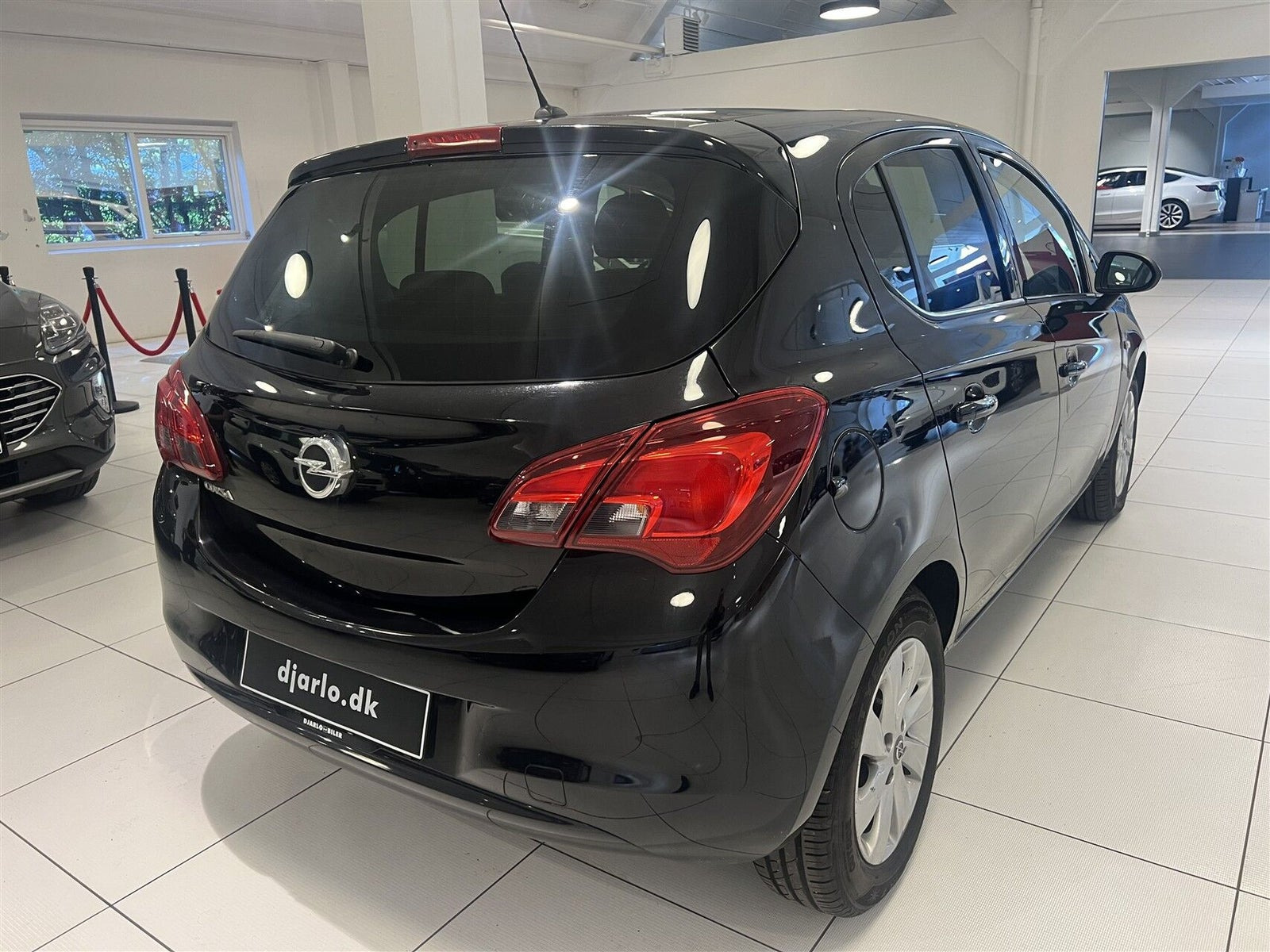 Sort Opel Corsa fra 2018