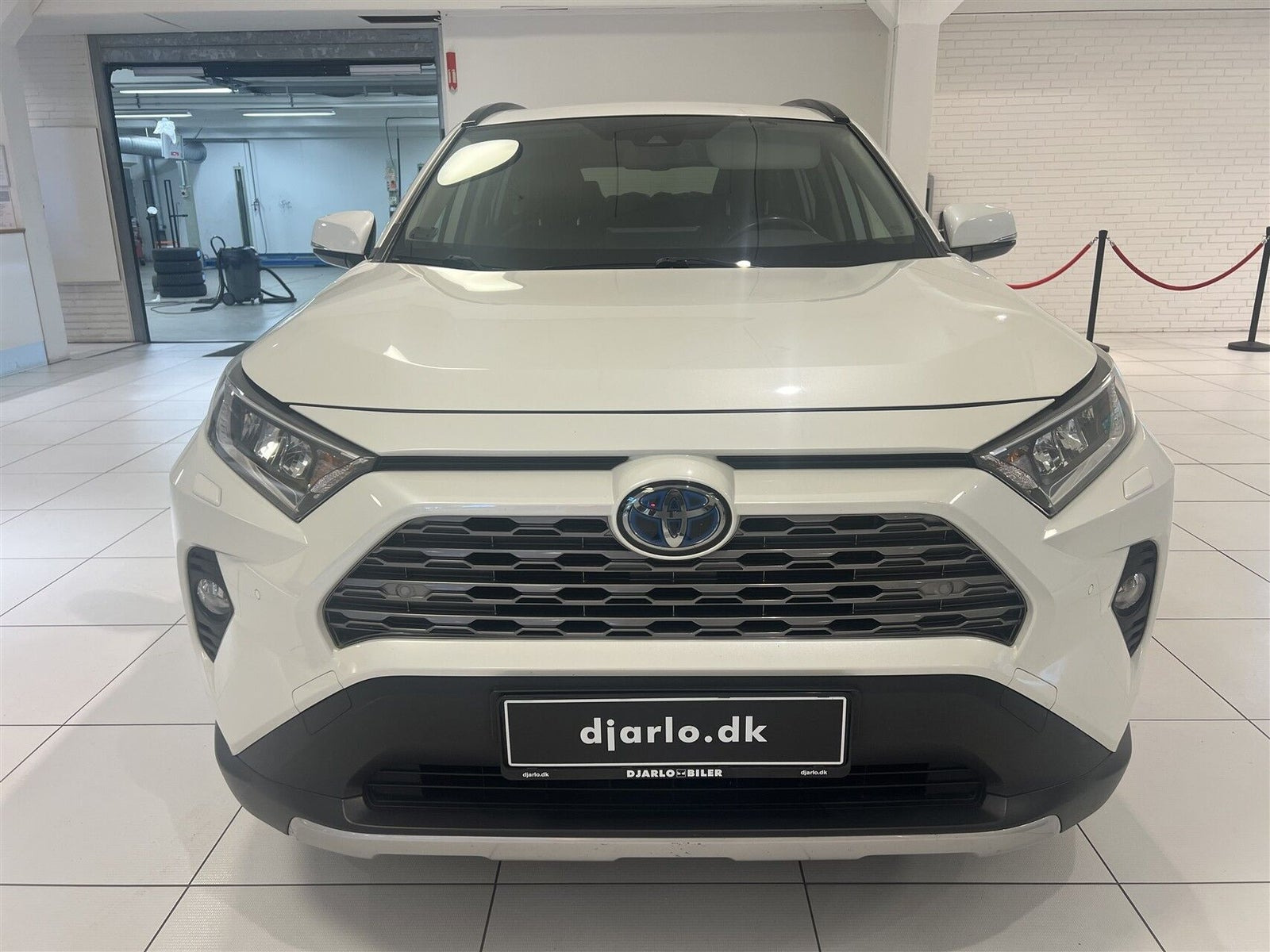 Hvid Toyota RAV4 fra 2019