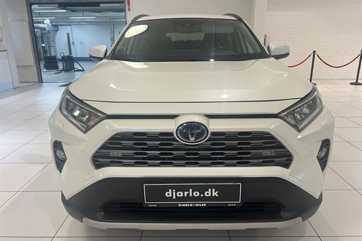 Hvid Toyota RAV4 fra 2019